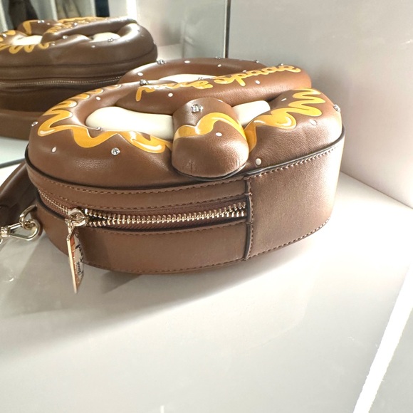 Kate Spade NYC 3D Pretzel Crossbody Bag NWT - Picture 3 of 8